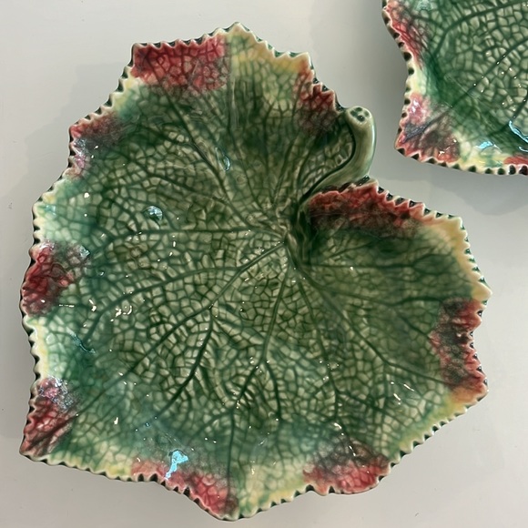 Bordallo Pinheiro grape leaf 7” dish, set of two - Picture 3 of 6